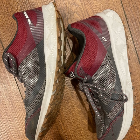 New Balance 590v3 women's all-terrain trail running shoes Size 9.5 pre loved - Picture 3 of 11